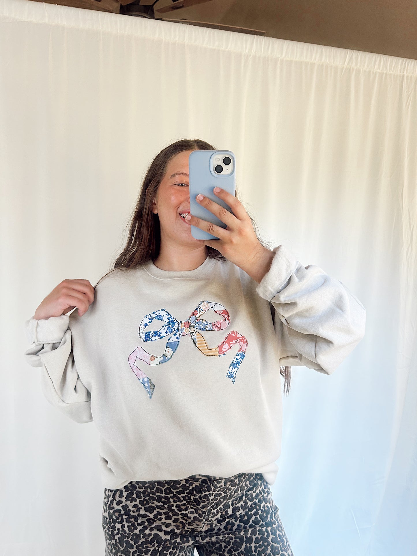 GIRLY BOW SWEATSHIRT