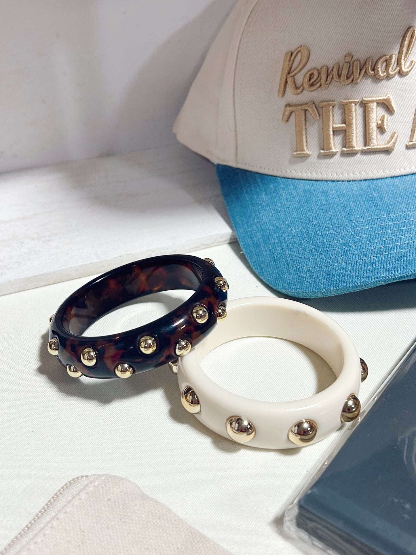 CHUNKY BANGLE