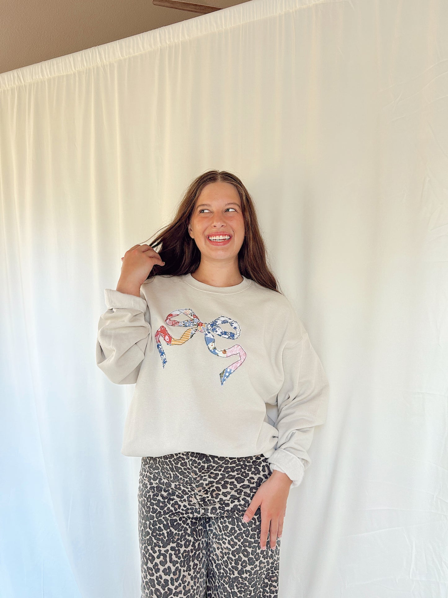 GIRLY BOW SWEATSHIRT
