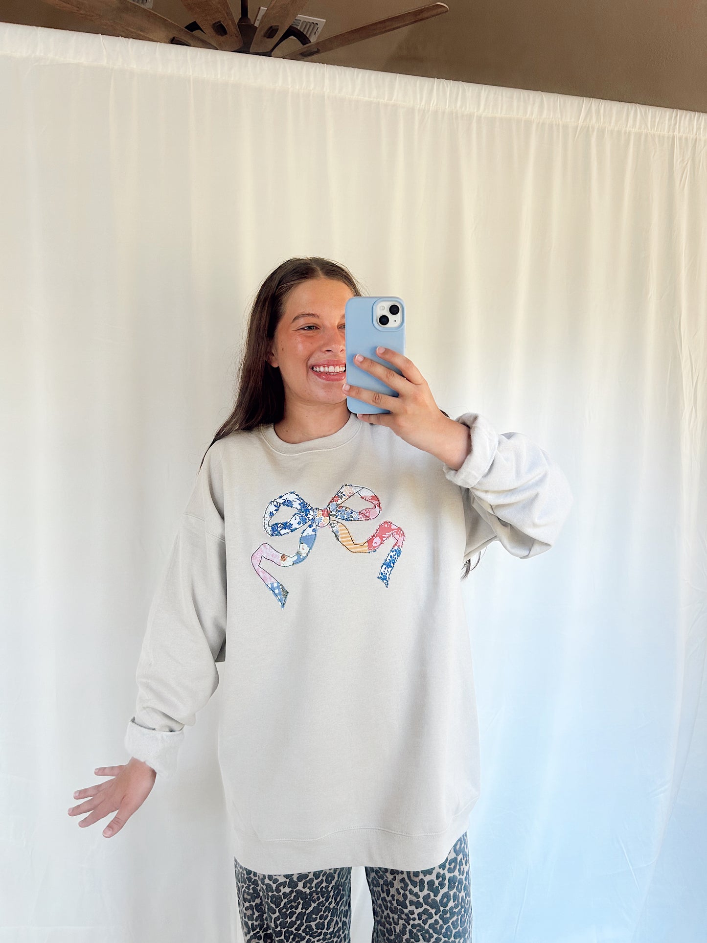 GIRLY BOW SWEATSHIRT