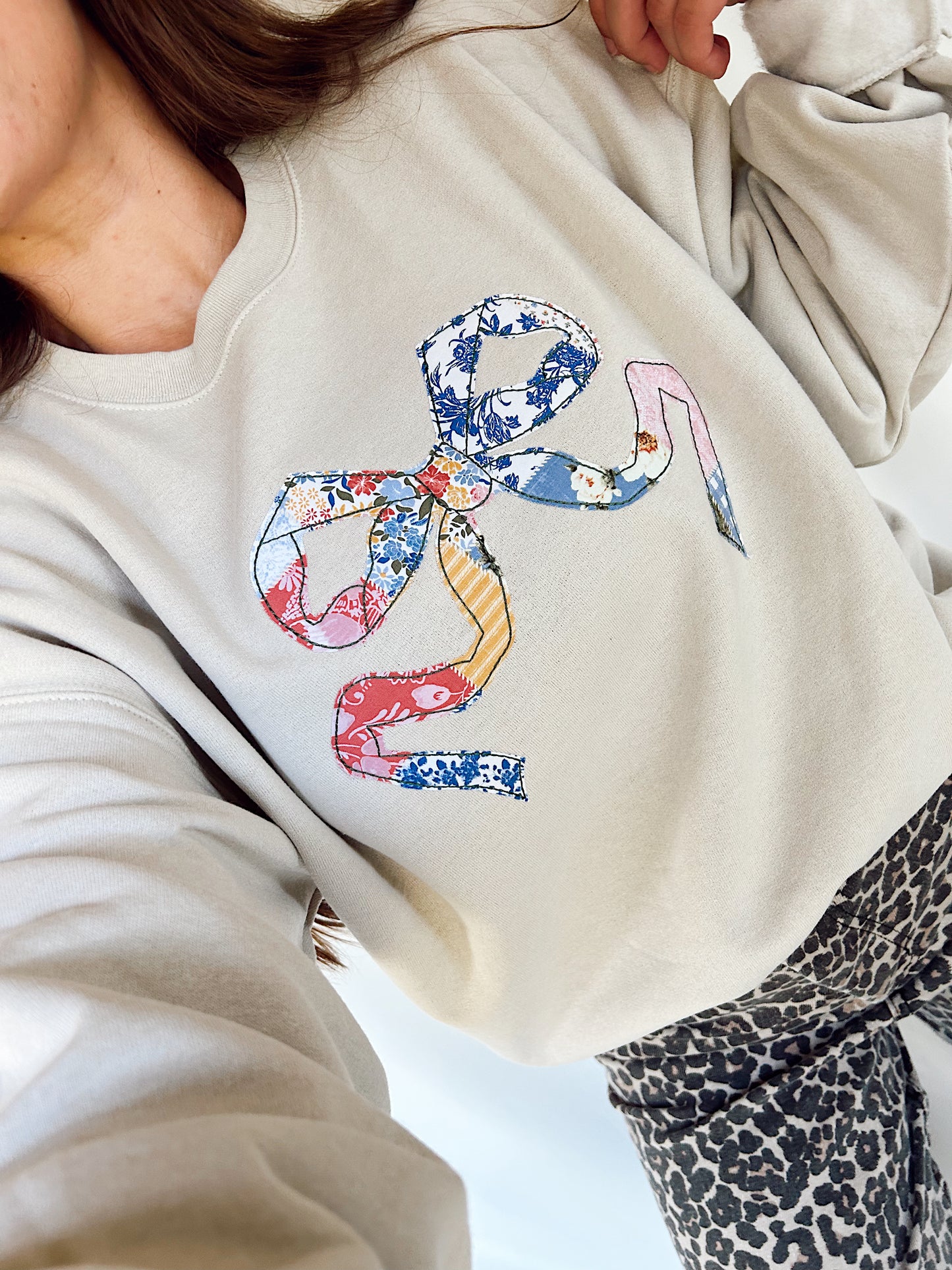 GIRLY BOW SWEATSHIRT