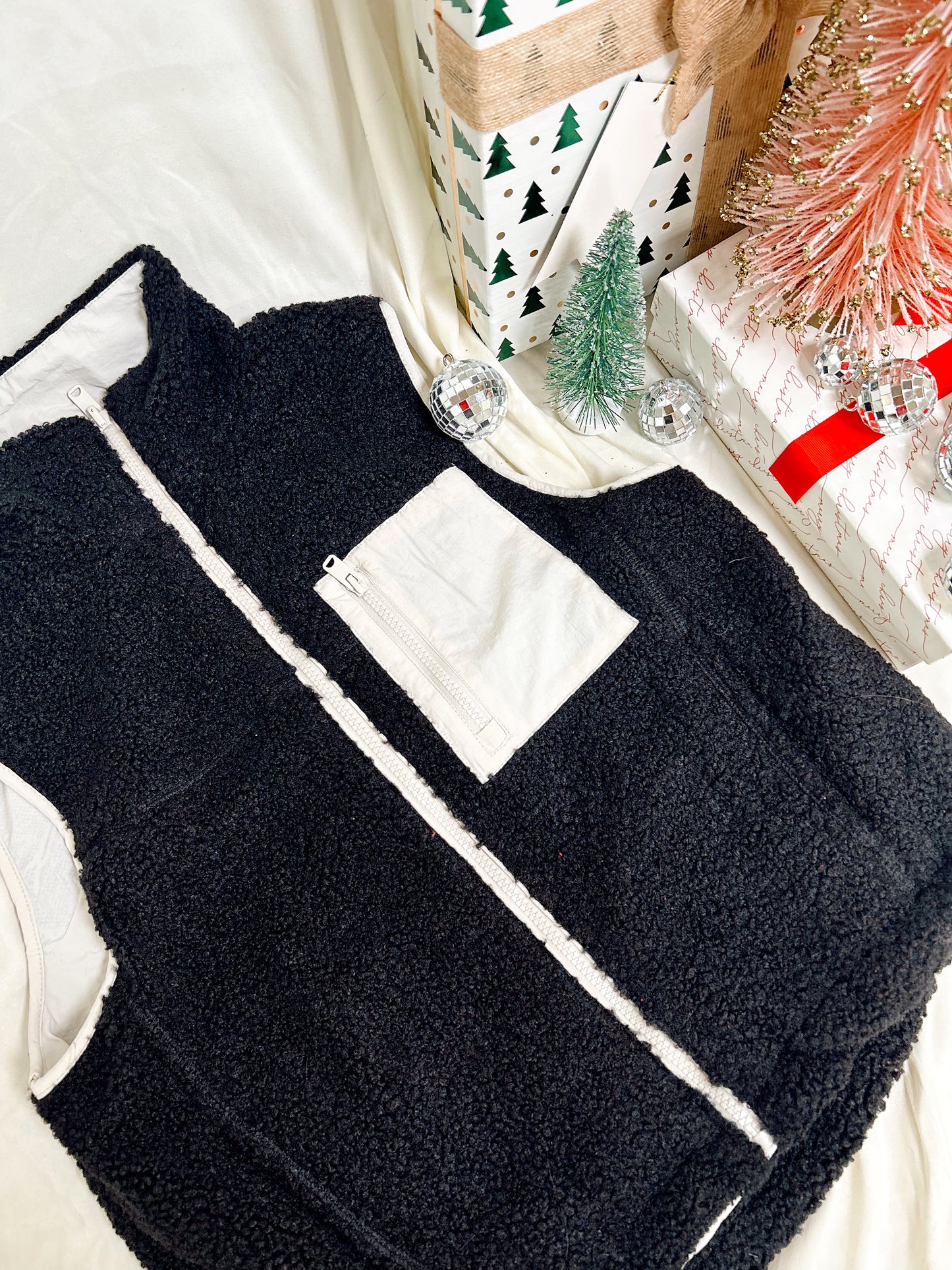 (PREORDER) CALLIE REVERSIBLE BLACK FLEECE PUFF VEST