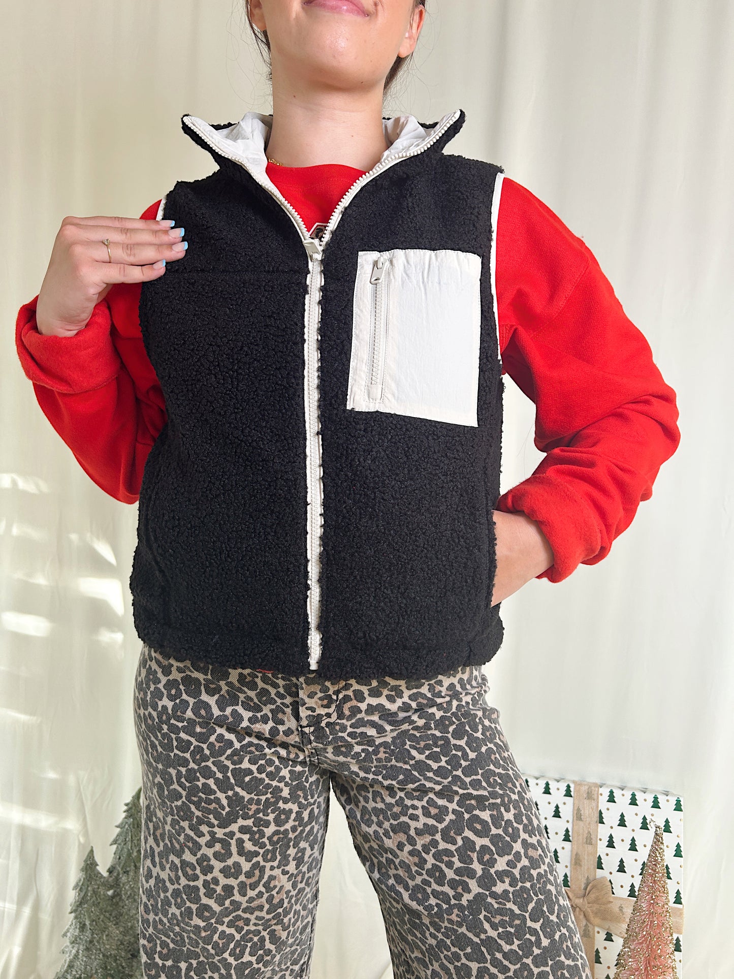 (PREORDER) CALLIE REVERSIBLE BLACK FLEECE PUFF VEST