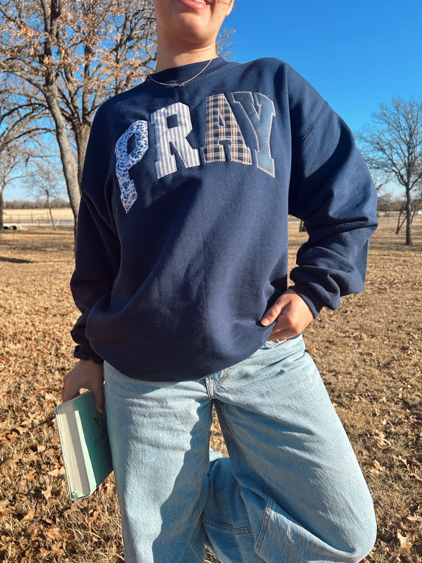 (PREORDER) PRAY EMBROIDERED SWEATSHIRT