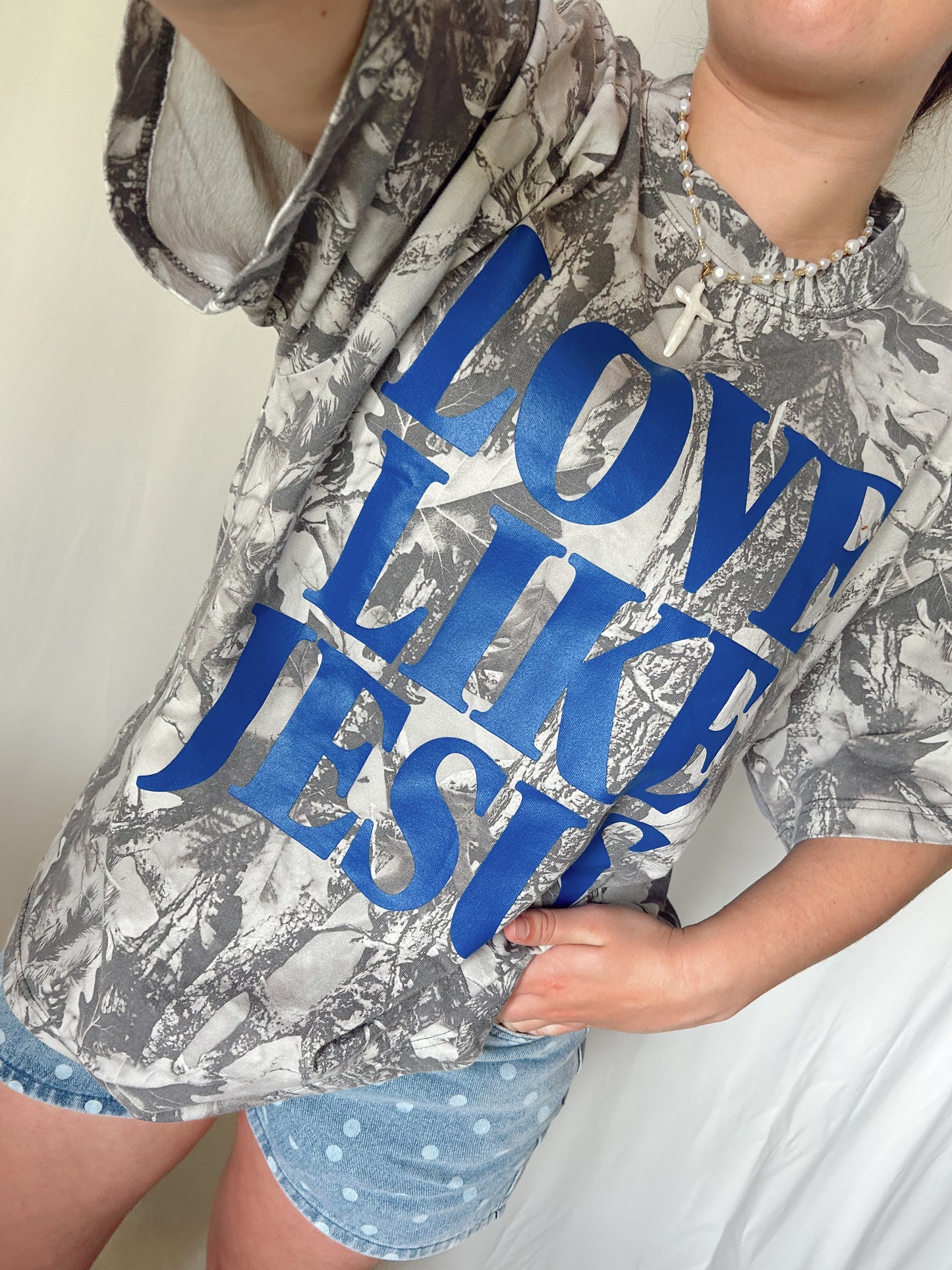 LOVE LIKE JESUS OVERSIZE CAMO TEE